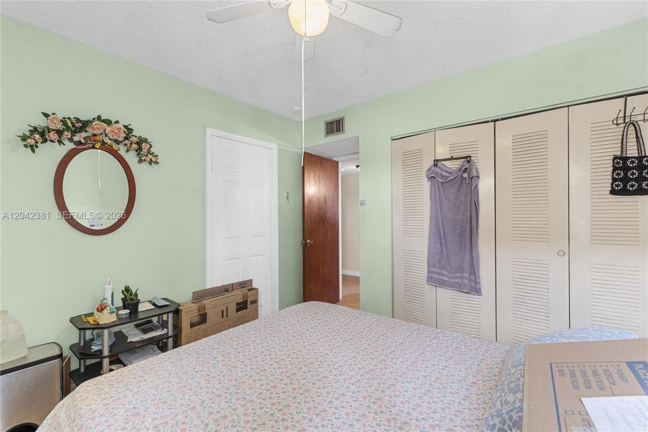 1800 W 54th St , Unit 209, Hialeah, FL 33012 Photo