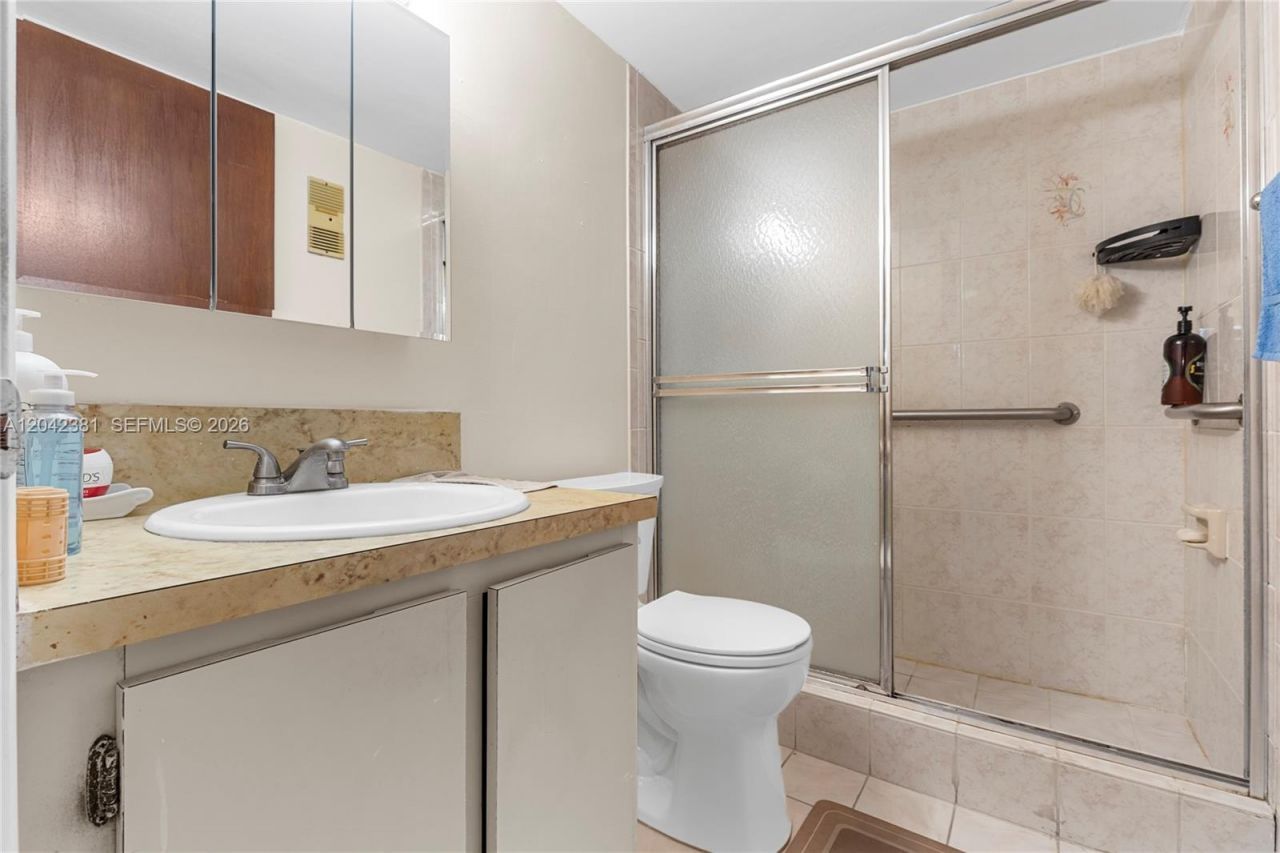 1800 W 54th St , Unit 209, Hialeah, FL 33012 Photo