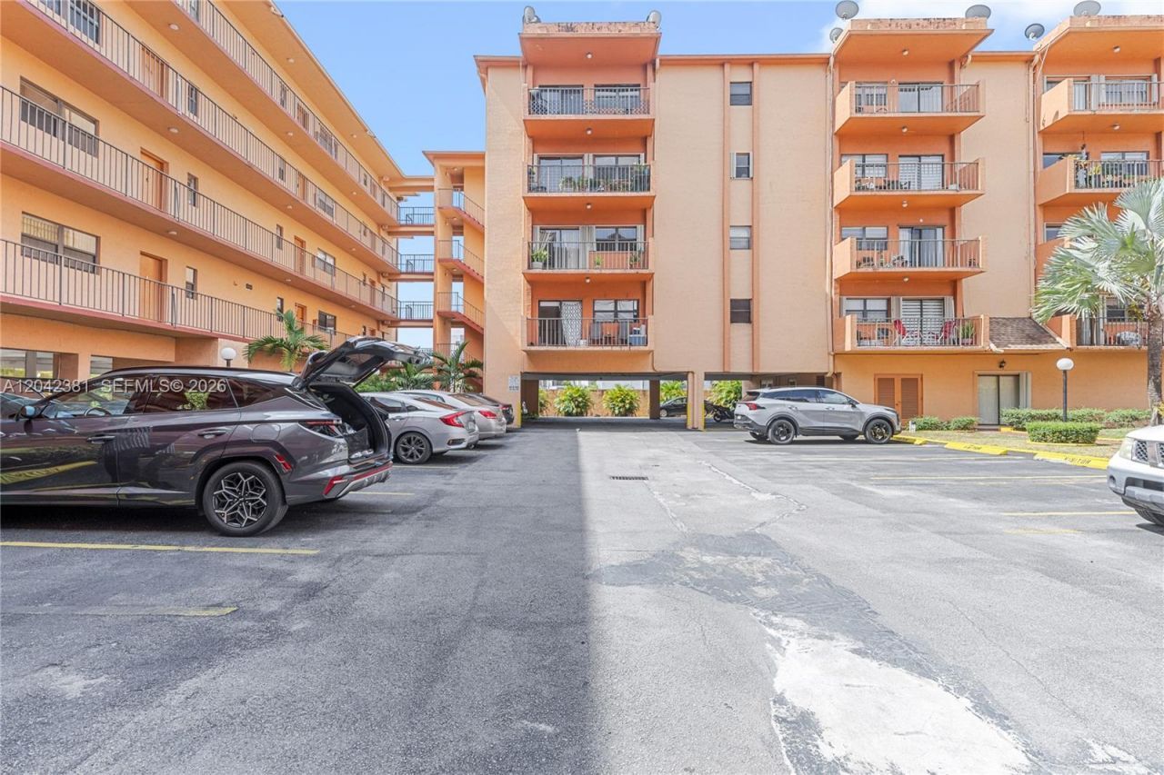 1800 W 54th St , Unit 209, Hialeah, FL 33012 Photo