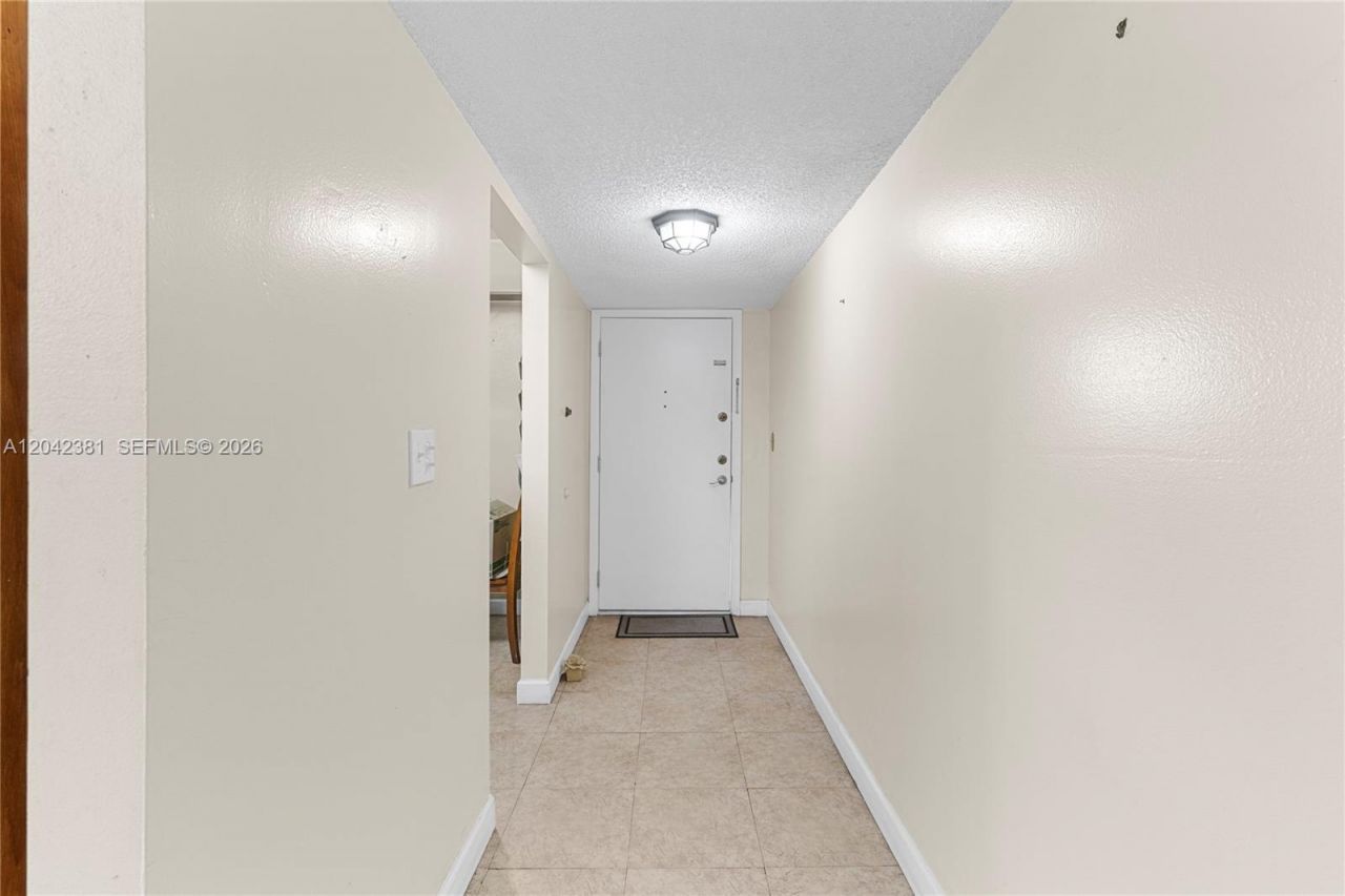 1800 W 54th St , Unit 209, Hialeah, FL 33012 Photo
