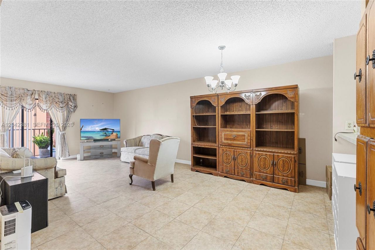 1800 W 54th St , Unit 209, Hialeah, FL 33012 Photo