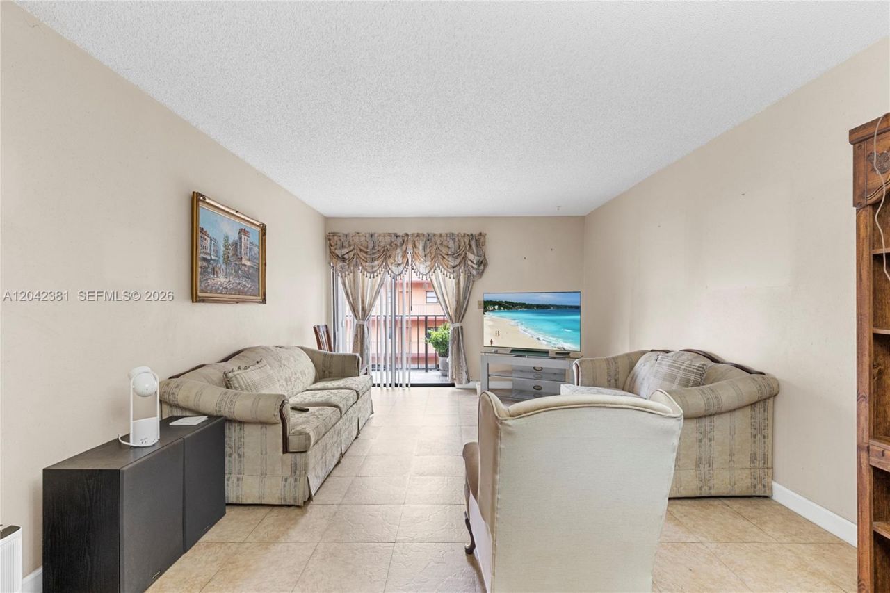 1800 W 54th St , Unit 209, Hialeah, FL 33012 Photo