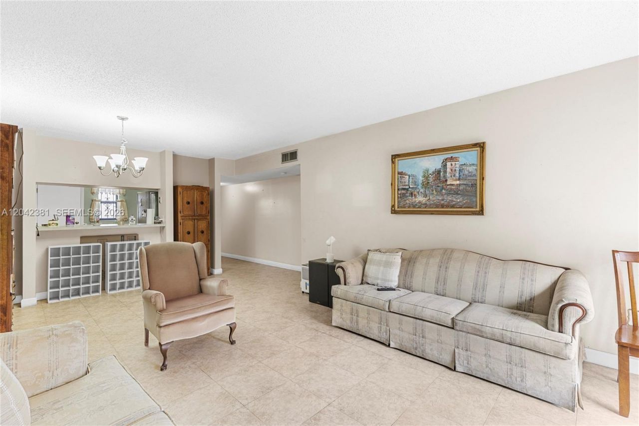 1800 W 54th St , Unit 209, Hialeah, FL 33012 Photo