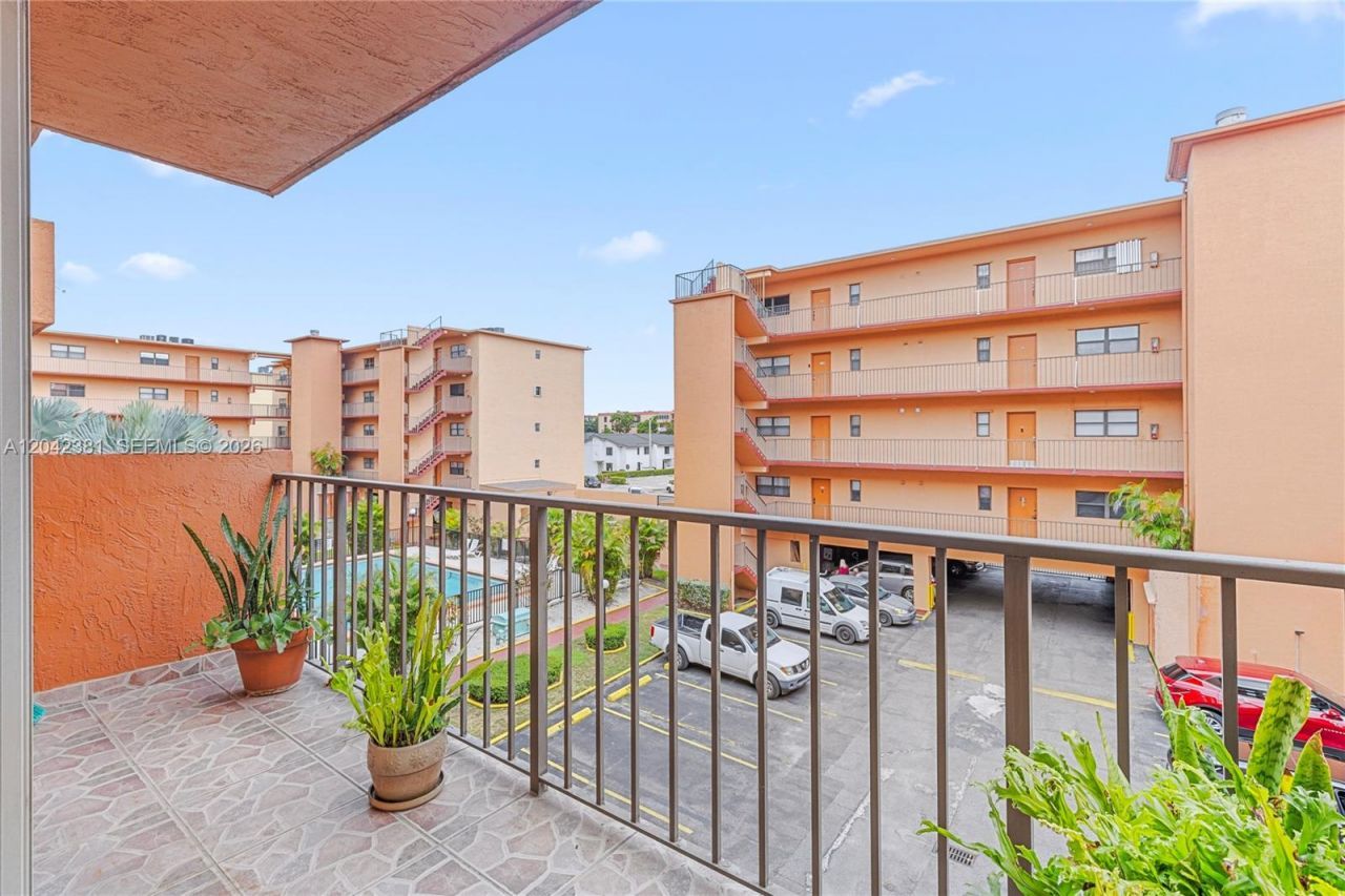 1800 W 54th St , Unit 209, Hialeah, FL 33012 Photo