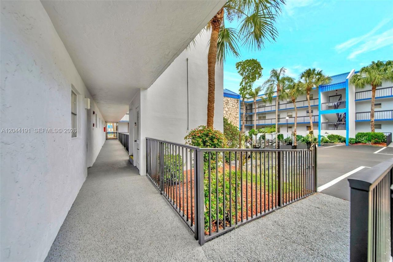 3100 Holiday Springs Blvd , Unit 111, Margate, FL 33063 Photo
