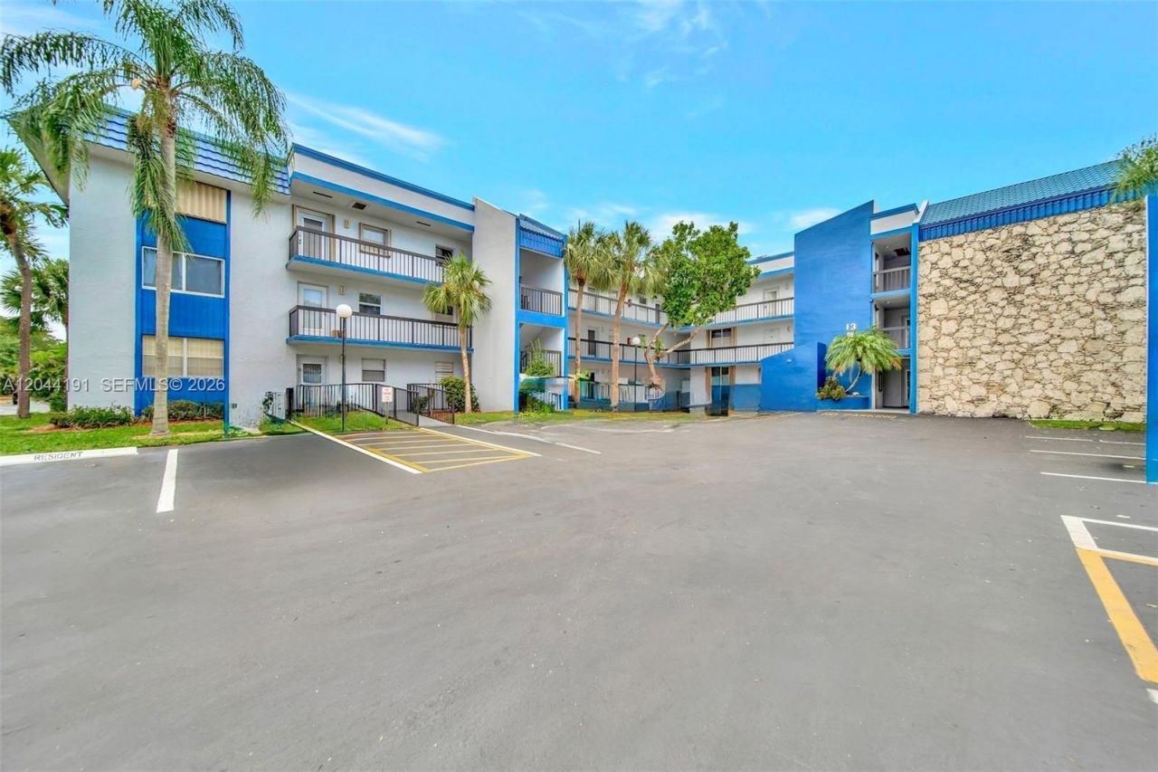 3100 Holiday Springs Blvd , Unit 111, Margate, FL 33063 Photo