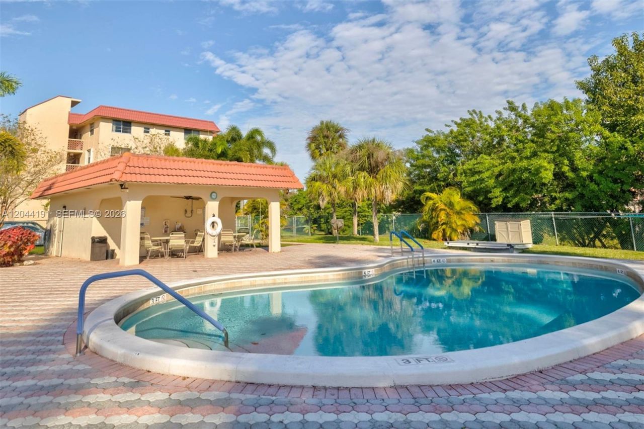 3100 Holiday Springs Blvd , Unit 111, Margate, FL 33063 Photo