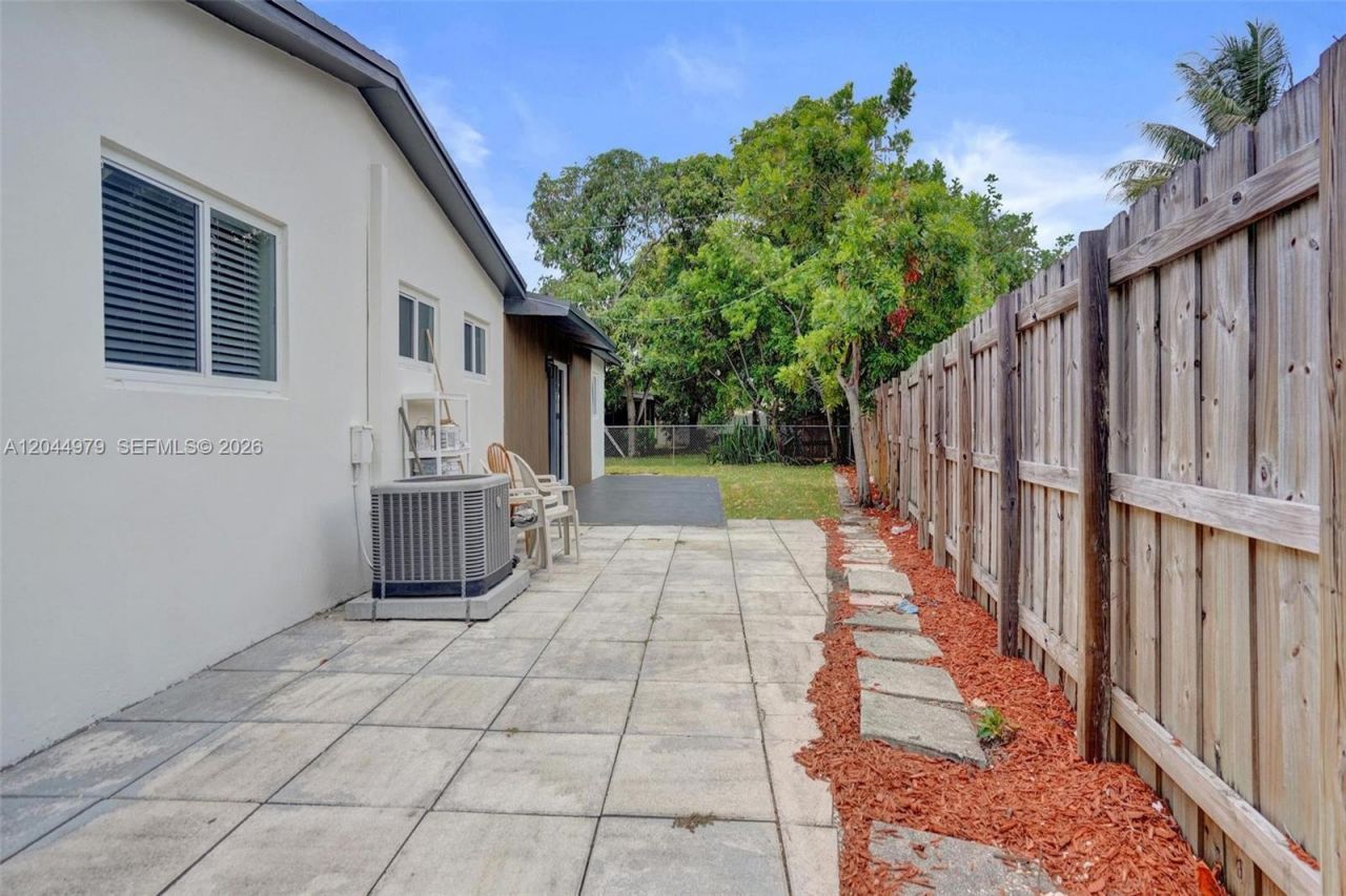 211 SW 64th Ave, Pembroke Pines, FL 33023 Photo