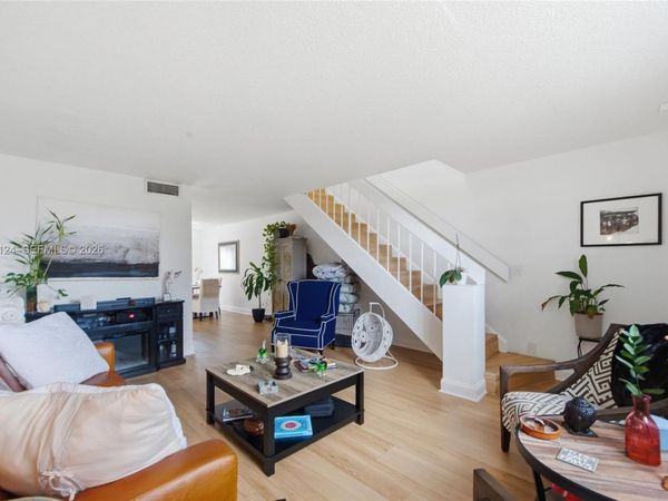 2520 N Andrews Ave , Unit 107, Wilton Manors, FL 33311