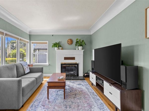 1726 Albert Ave , Victoria, BC V8R 1Z1