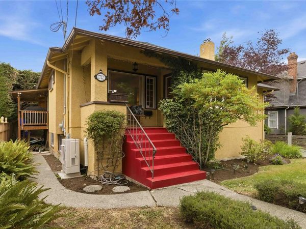 1722 Stanley Ave , Victoria, BC V8R 3W8