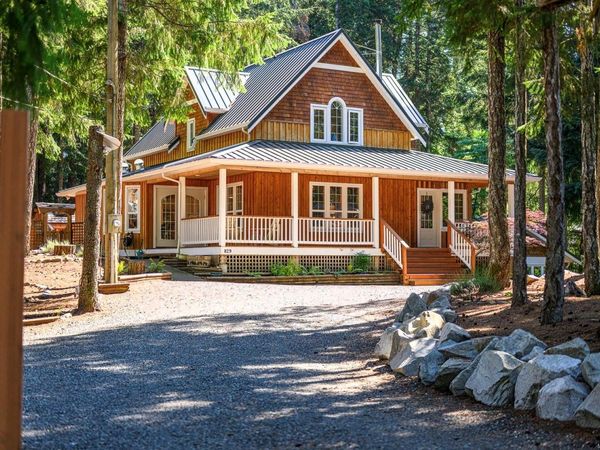 829 Lazo Rd , Comox, BC V9M 3V9