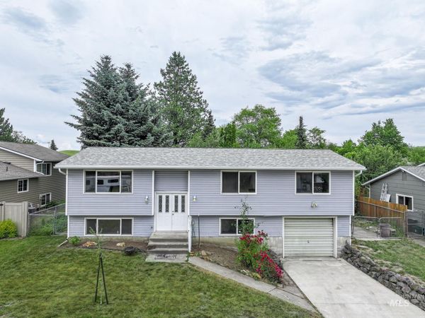 824 Kennedy St, Moscow, ID 83843