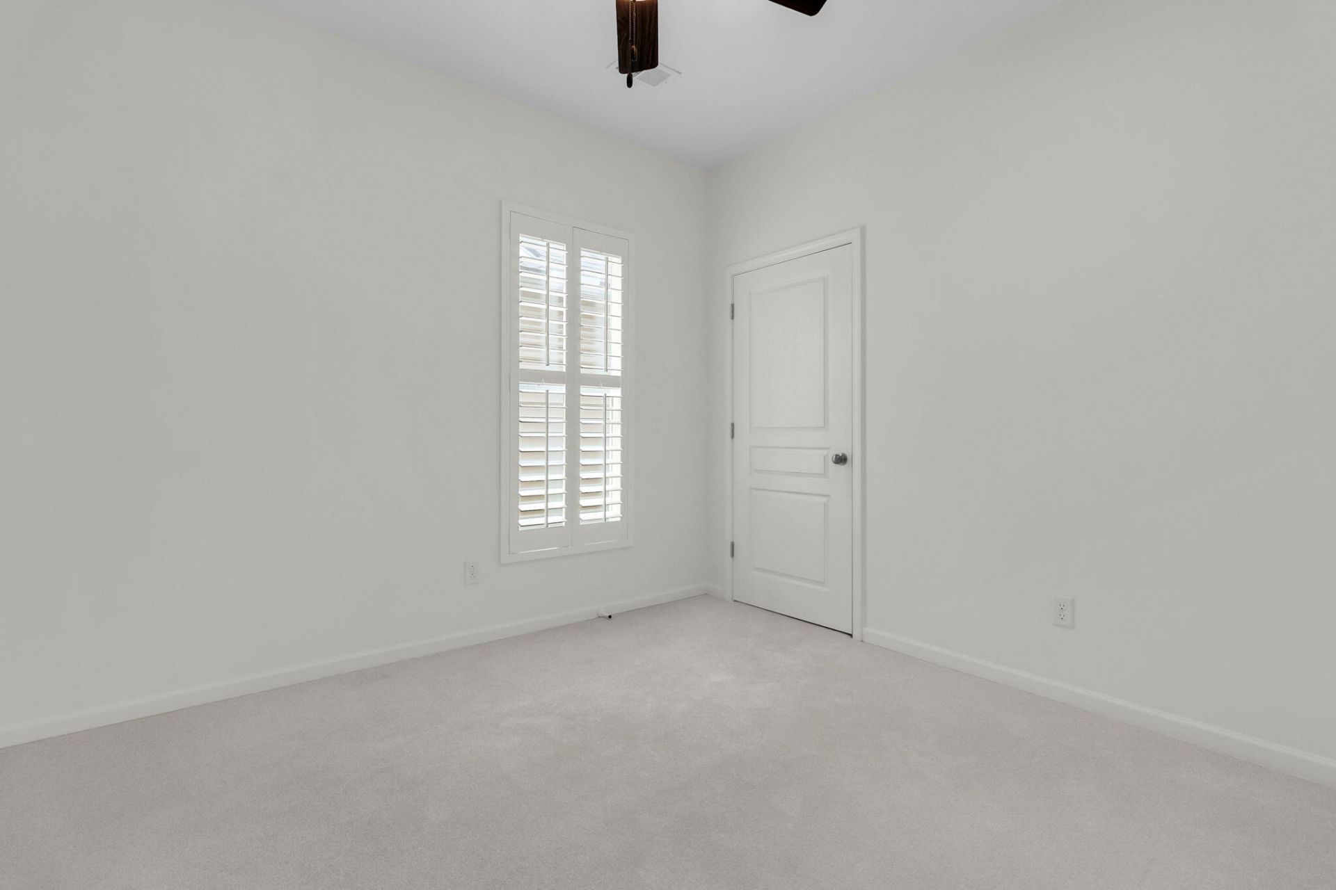 109 Harbor Point Court Photo 24