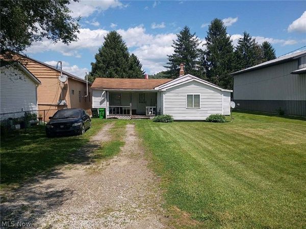 1641 Roanoke Avenue , Uhrichsville, OH 44683