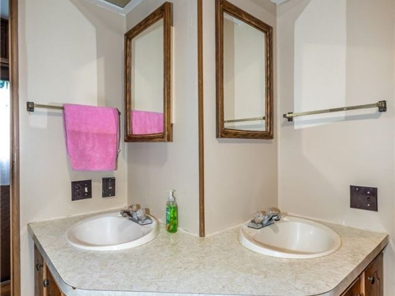 35157 CENTER RIDGE Road , North Ridgeville, OH 44039 Photo 9