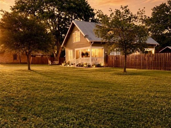 602 N Ridge Street, Hallettsville, TX 77964