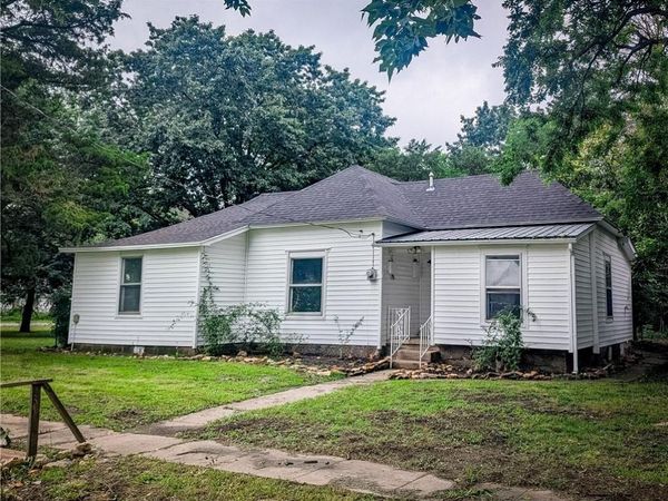 531 E Elm Street, Moundville, MO 64771