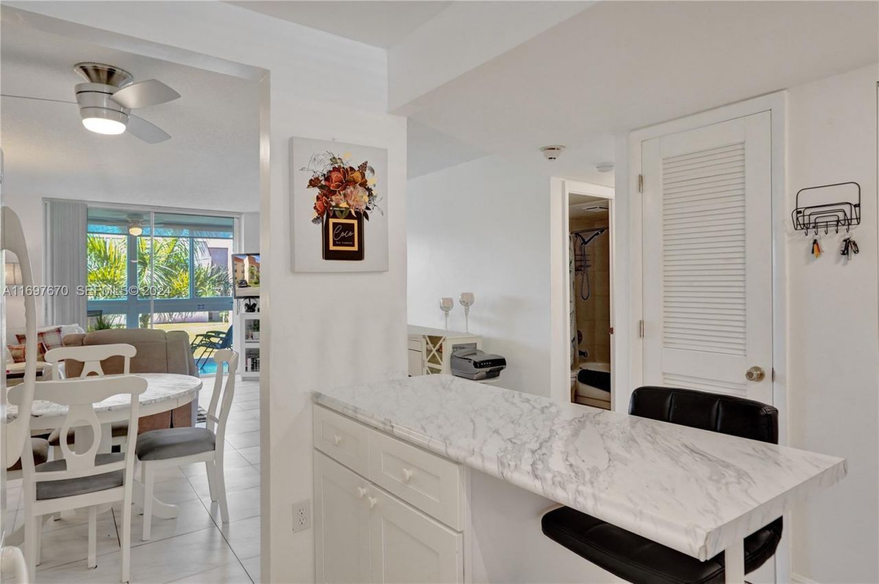 2801 N Pine Island Road, Unit 204, Sunrise, FL 33322 Photo