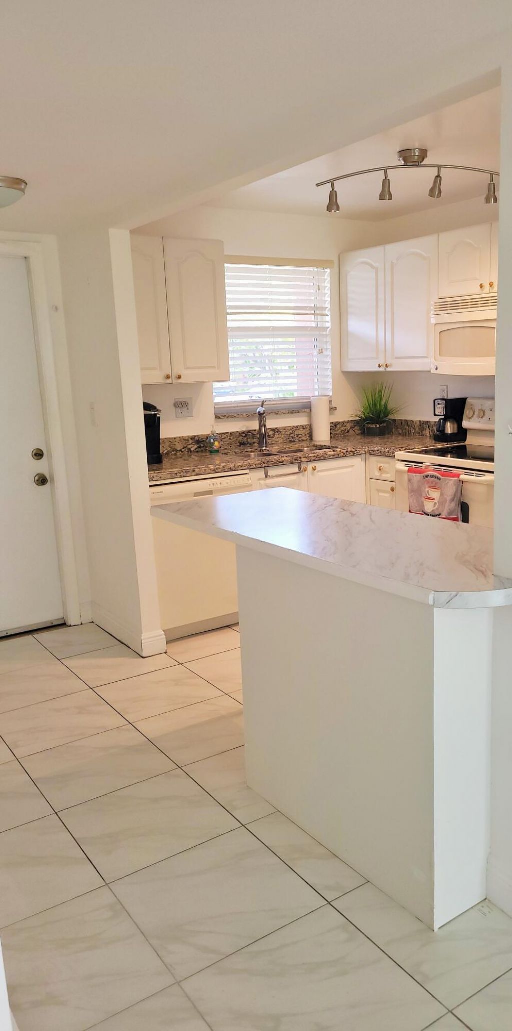 2801 N Pine Island Road, Unit 204, Sunrise, FL 33322 Photo