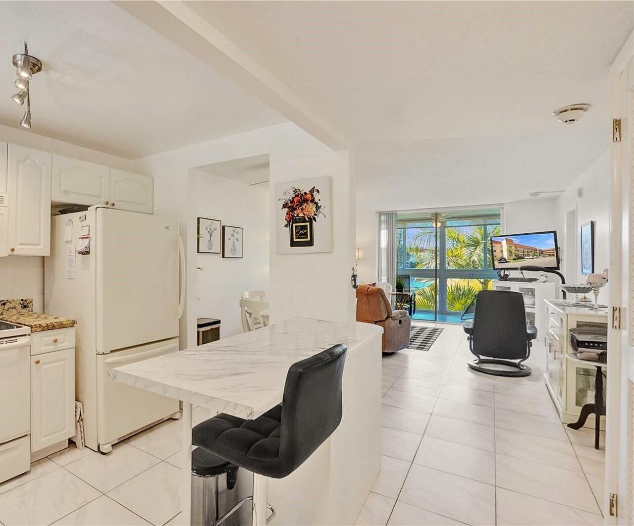2801 N Pine Island Road, Unit 204, Sunrise, FL 33322 Photo