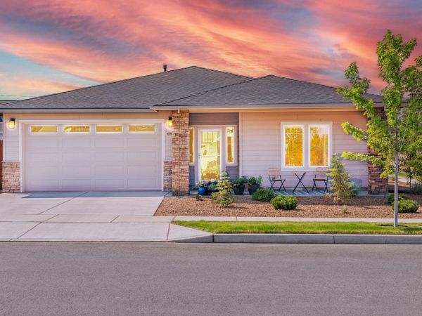 4898 SW Zenith Avenue, Redmond, OR 97756