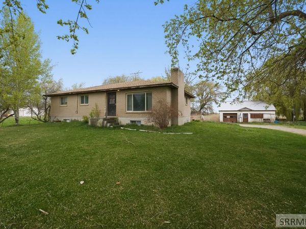 792 N 3600 E, MENAN, ID 83434