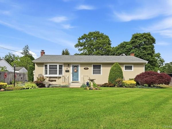 32 Jackson Street , Riverhead, NY 11901