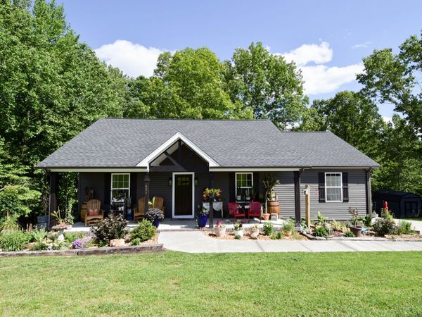 421 Marlin Ln , Westmoreland, TN 37186