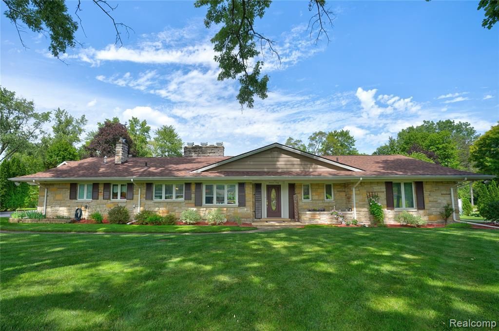 1360 Kra Nur Drive, Burton, MI 48509 Main Photo