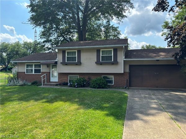8597 Elmfield Street NW, Canal Fulton, OH 44614