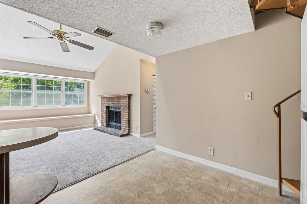 1205 Tiffany Ln.  Photo 9