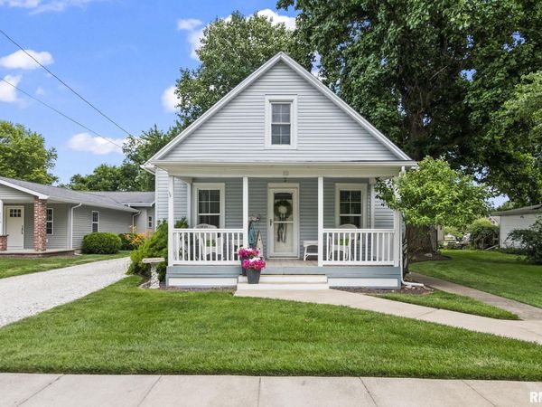 112 N Emmett, Virden, IL 62690