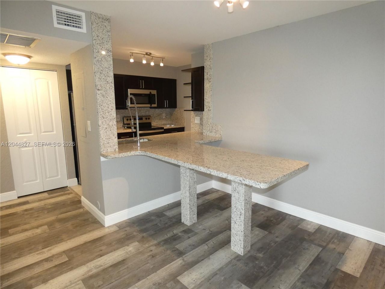 2831 N Oakland Forest Dr, Unit 101, Oakland Park, FL 33309 Main Photo