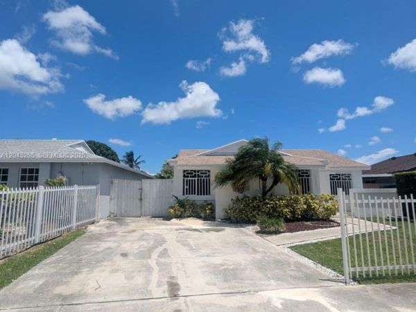12335 SW 193rd St , Unit 12335, Miami, FL 33177