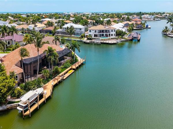 486 Clifton CT , MARCO ISLAND, FL 34145