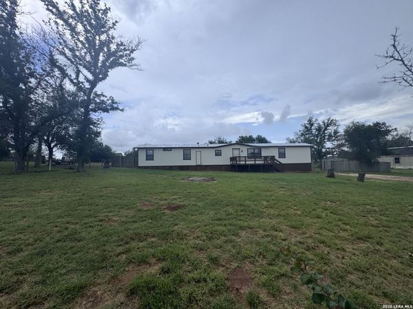 148 HICKORY HILL DR, La Vernia, TX 78121