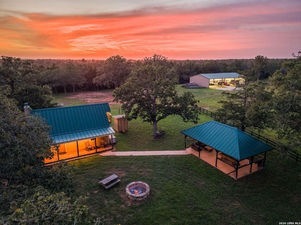 10488 STATE HIGHWAY 304, Harwood, TX 78632