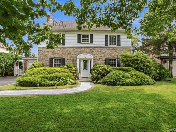 24 Overlook Road , Great Neck, NY 11020