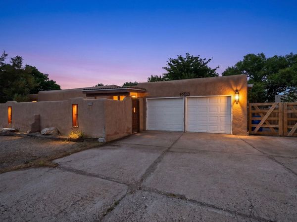 3300 La Mancha Drive NW, Albuquerque, NM 87104