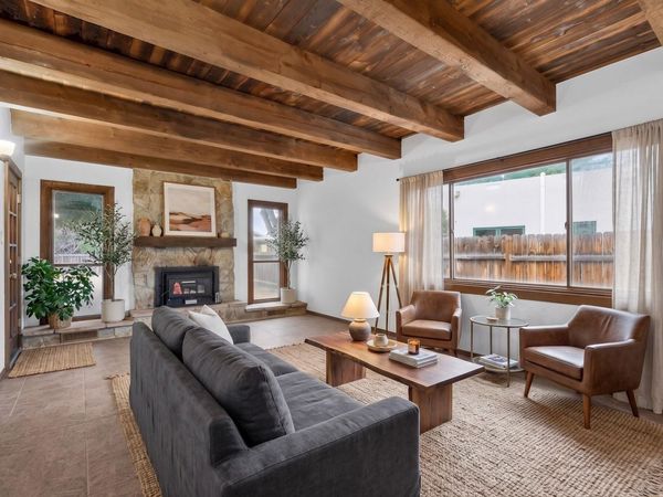 3300 La Mancha Drive NW, Albuquerque, NM 87104