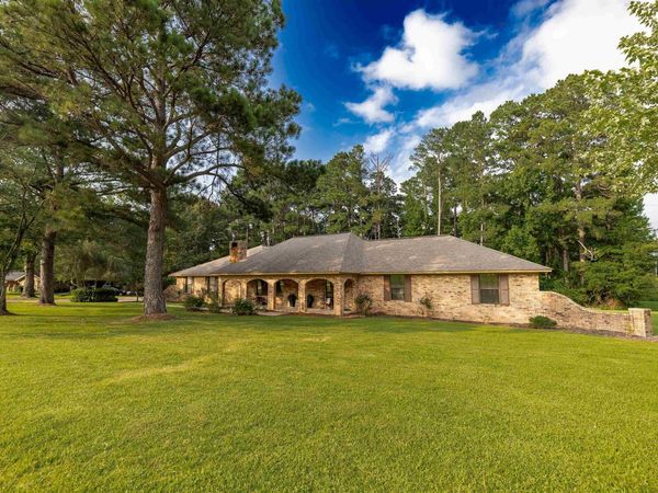 233 Chinquepin Dr, Magnolia, AR 71753