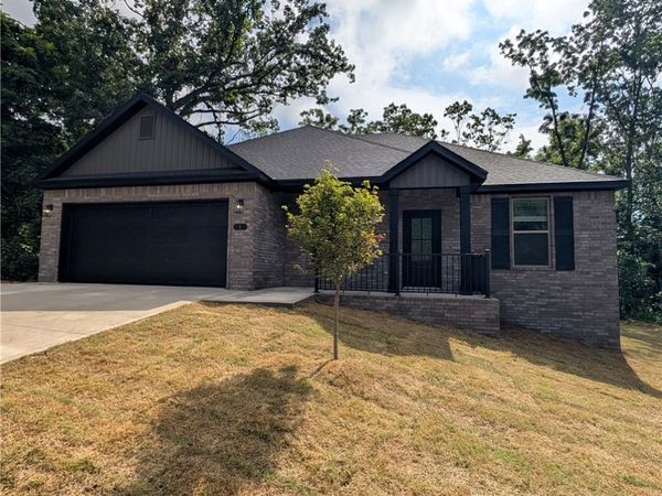 8 Kettering Lane, Bella Vista, AR 72714