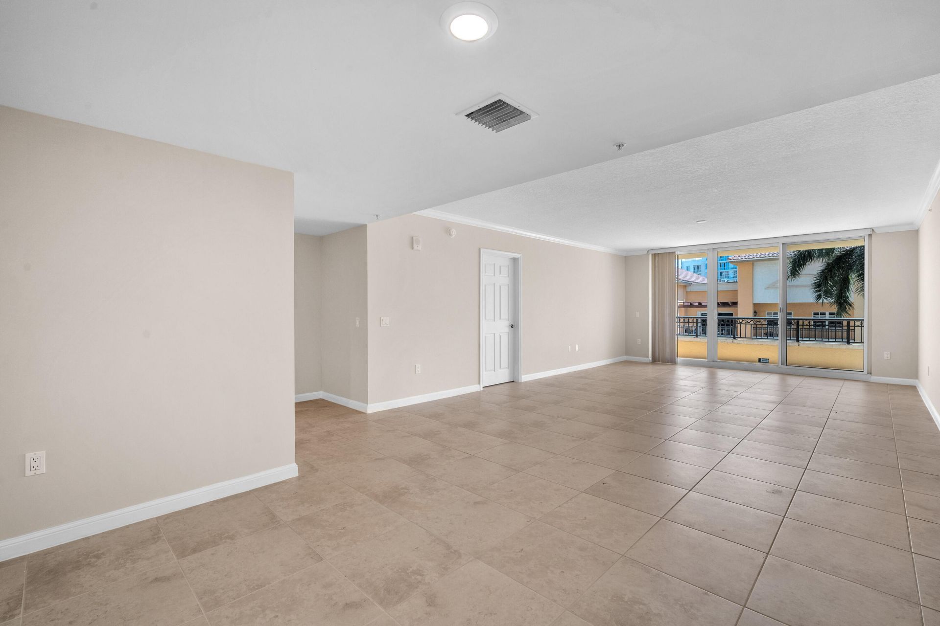 101 Plaza Real S, Unit 829, Boca Raton, FL 33432 Photo
