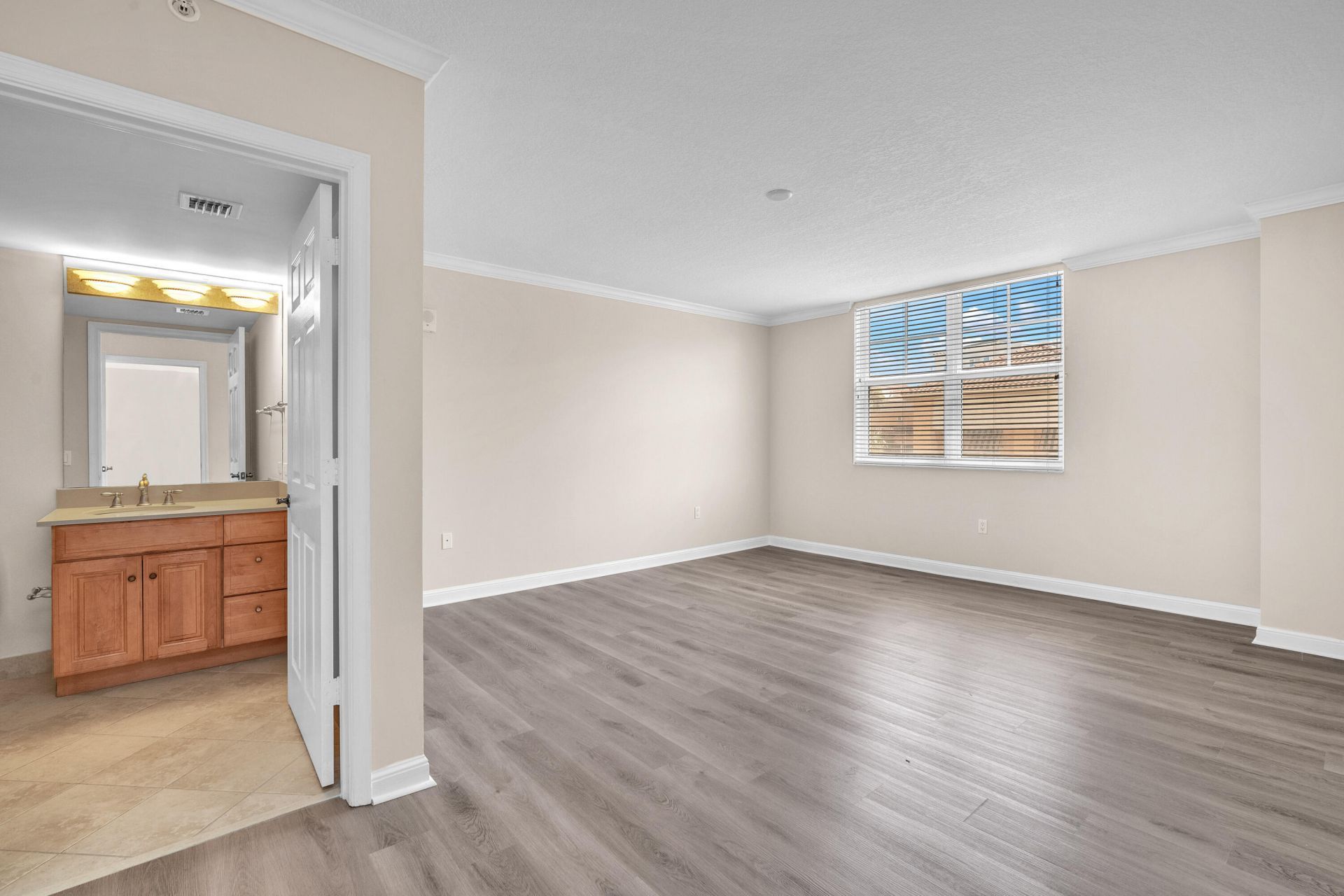 101 Plaza Real S, Unit 829, Boca Raton, FL 33432 Photo