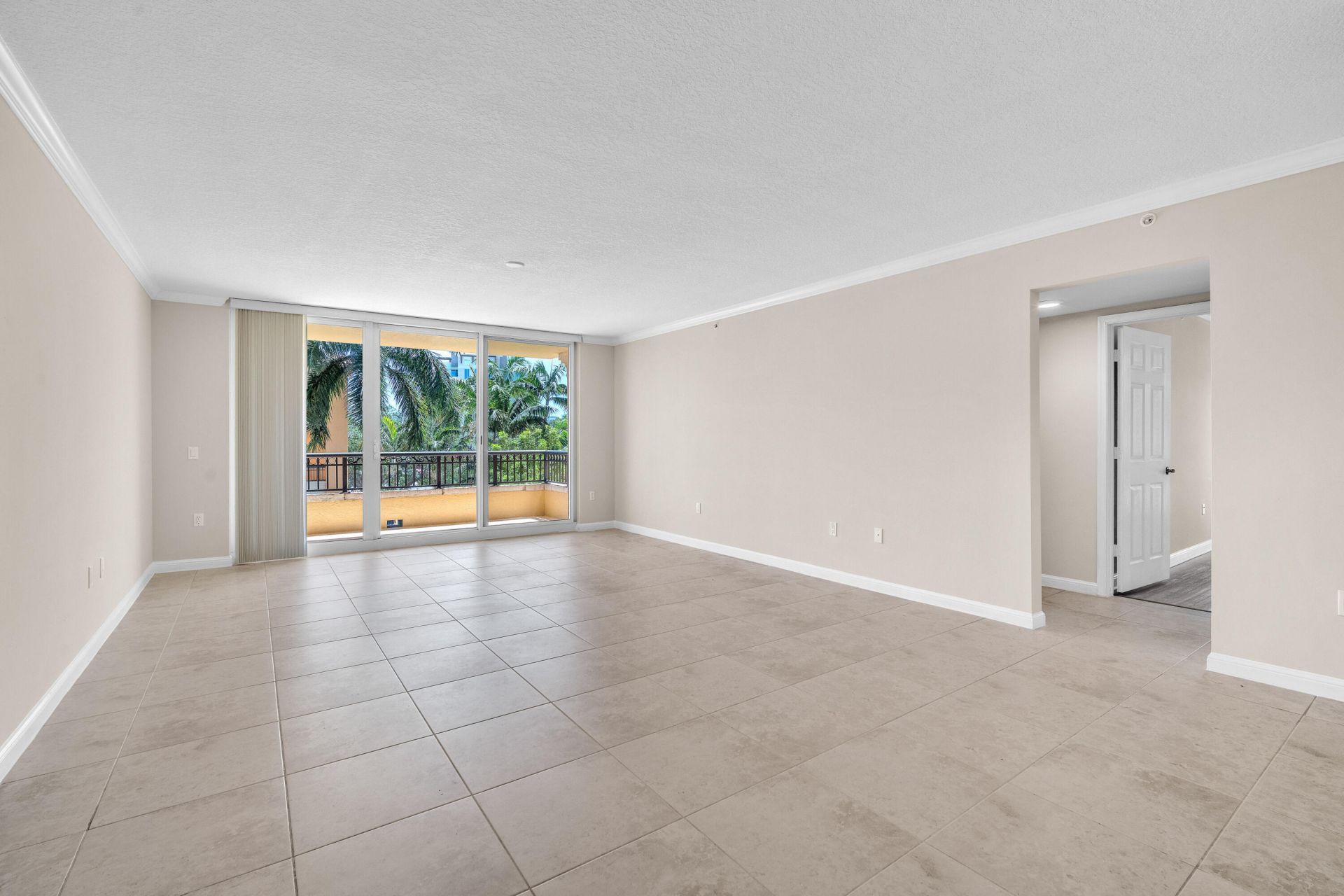 101 Plaza Real S, Unit 829, Boca Raton, FL 33432 Photo