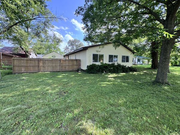 203 W Poplar Street , Odin, IL 62870