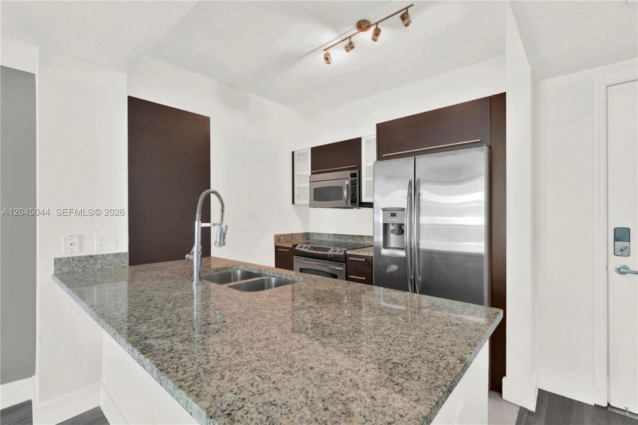 950 Brickell Bay Dr, Unit 802, Miami, FL 33131 Photo