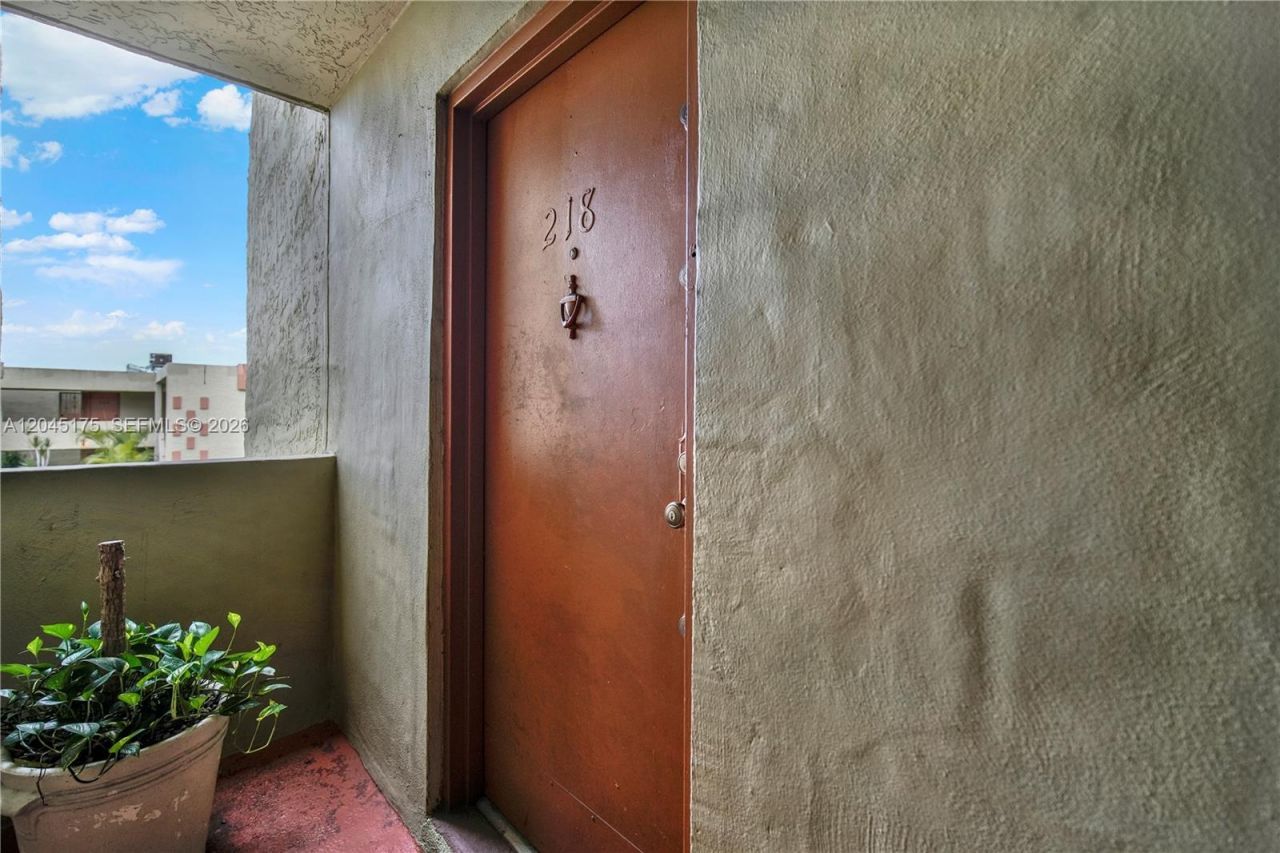 9390 W Flagler St, Unit 218F, Miami, FL 33174 Photo
