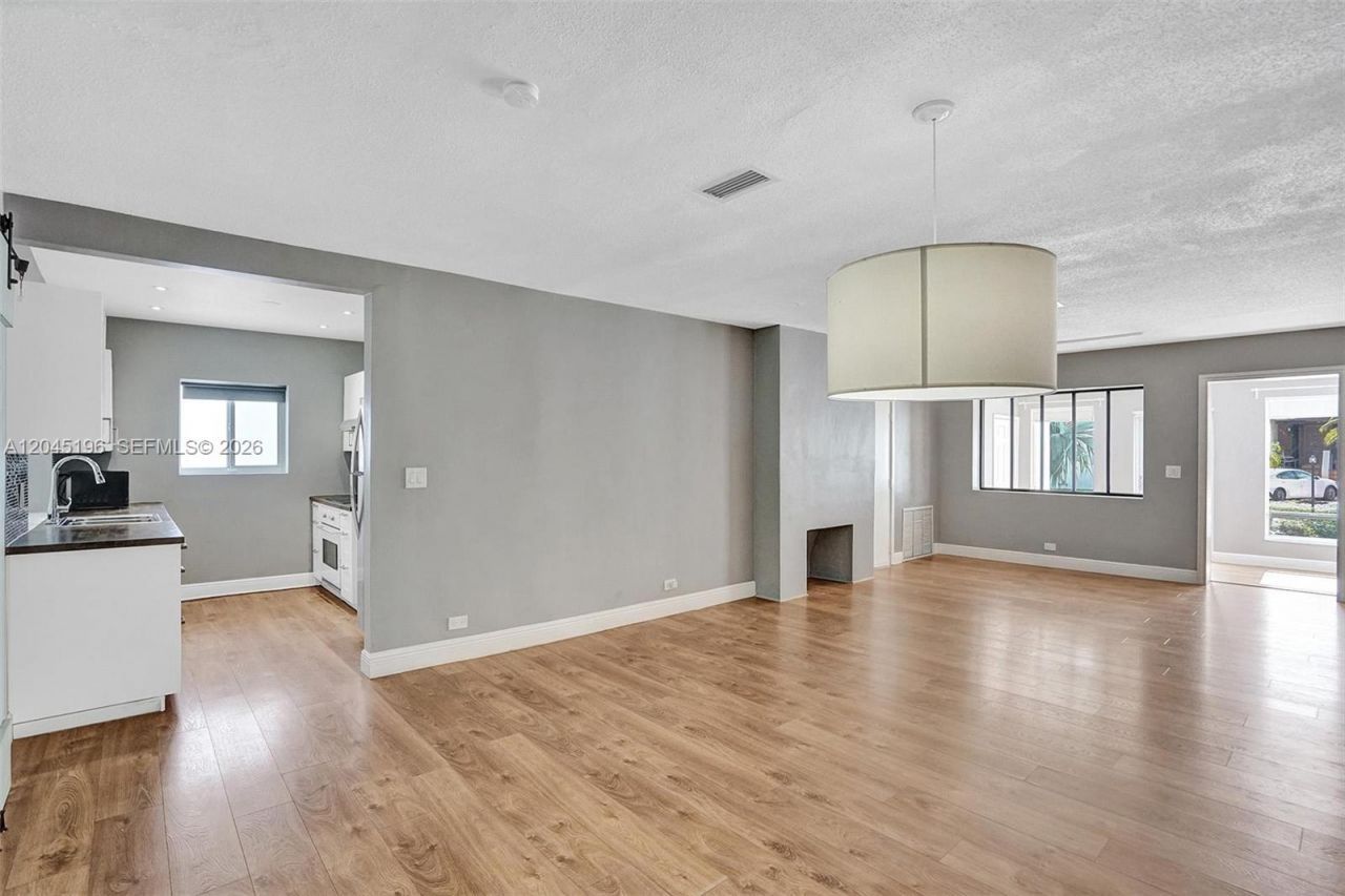 9040 Carlyle Ave , Surfside, FL 33154 Photo